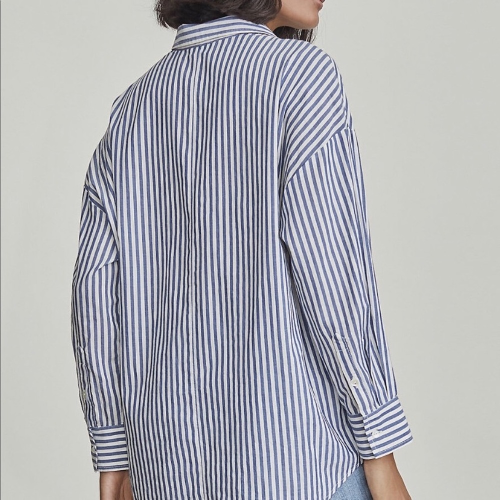 Elizabeth and James Stripe Button Down Shirt✨ - Picture 2 of 10